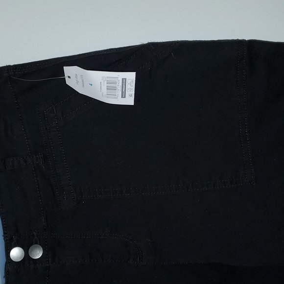 TIME AND TRU HI-RISE RELAXED FIT CARGO CAPRI Size 4 - Picture 5 of 14